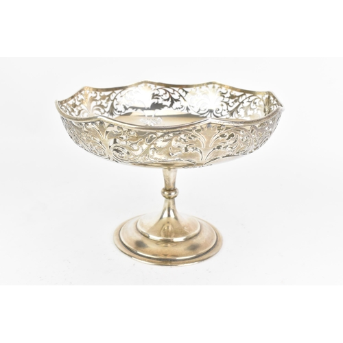 45 - A George V silver tazza, makers marks rubbed, hallmarked Sheffield 1923, havin a shaped rim with a p... 