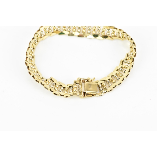 52 - An 18ct yellow gold bracelet, having a repeating ball design and an open box clasp, stamped 750, 18.... 