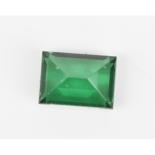 61 - A baguette cut green coloured loose gem stone, possibly a green topaz, 6.7mm x 4.7mm
If there is no ... 