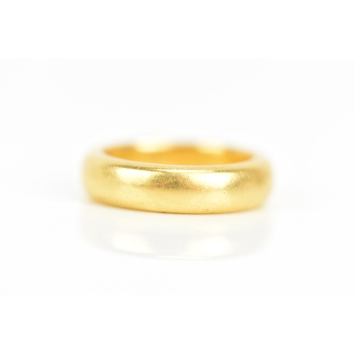 82 - An 18ct gold wedding band, ring size J, 10 grams
If there is no condition report shown, please reque... 