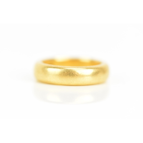 82 - An 18ct gold wedding band, ring size J, 10 grams
If there is no condition report shown, please reque... 