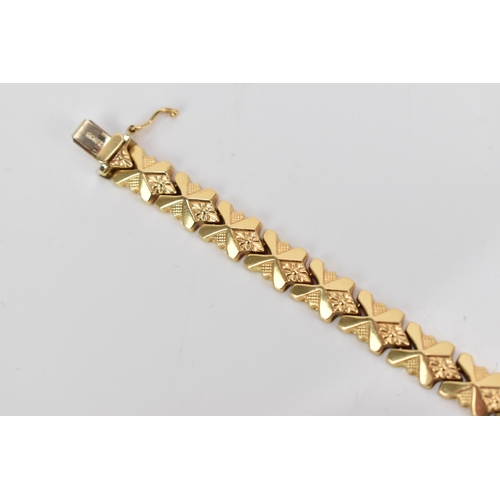 85 - An Italian UnoAerre 18ct gold fancy link bracelet, with an open box clasp, stamped 750, 18cm, 13.1 g... 