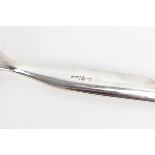 247 - A German WMF silver cake slice, of typical form, stamped marks WMF 800, 23.5cm, 81 grams
loc coll 13... 