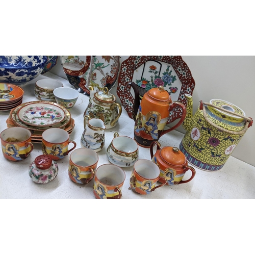 128 - A selection of oriental ceramics to include a Japanese Meiji plate, transfer printed bow, Noritake a... 