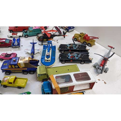 13 - Mixed loose toys to include a Corgi Batmobile with Batman and Robin, Matchbox and others
Location: L... 