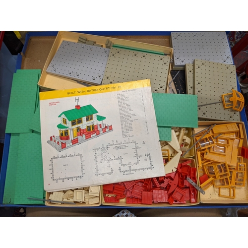 18 - Bayko - to include, Bayko building outfit and building set along with Bayko converting sets boxed (c... 