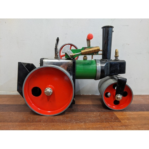 2 - A Mamod steam roller SR1a with original box and booklet
LocationBWR
If there is no condition report ... 