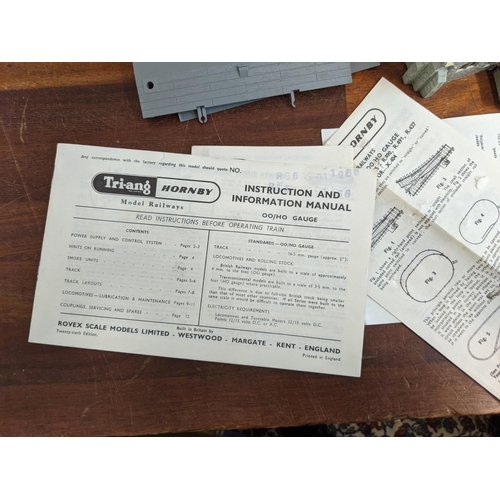 4 - Triang Hornby track and accessories to include an R. 576 tunnel, A duetter dual control unit, model ... 