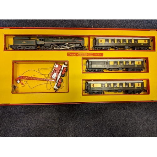 69 - Triang railway sets, boxed to include the RS.3 and RS.5, also power units, 00 gauge track and other ... 