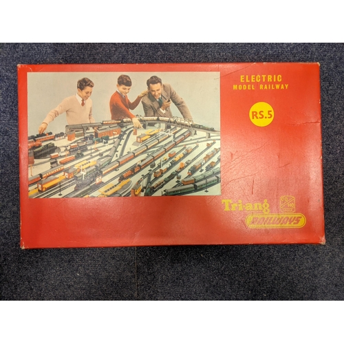 69 - Triang railway sets, boxed to include the RS.3 and RS.5, also power units, 00 gauge track and other ... 