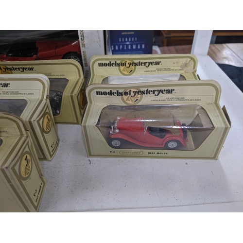 7 - Ten matchbox models of yesteryear along with a Maisot Jaguar XJ220 1:18, a Burago 1995 Ferrari, F50 ... 