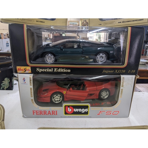 7 - Ten matchbox models of yesteryear along with a Maisot Jaguar XJ220 1:18, a Burago 1995 Ferrari, F50 ... 