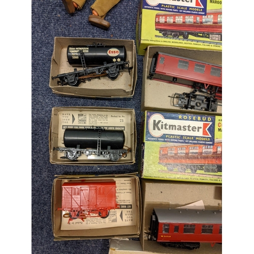 74 - Kitmaster and Airfix models of railway carriages and others, also to include Speedway League board g... 