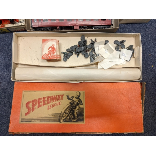 74 - Kitmaster and Airfix models of railway carriages and others, also to include Speedway League board g... 