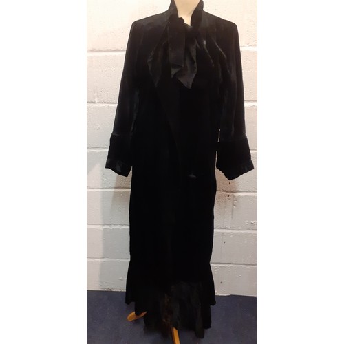 29 - An Edwardian Marshall & Snelgrove black velvet ladies evening coat with black silk lining having a r... 