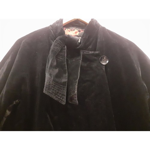 29 - An Edwardian Marshall & Snelgrove black velvet ladies evening coat with black silk lining having a r... 