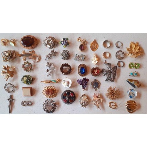 71 - A quantity of vintage costume jewellery to include 2 Scottish hard-stone brooches and others, fashio... 