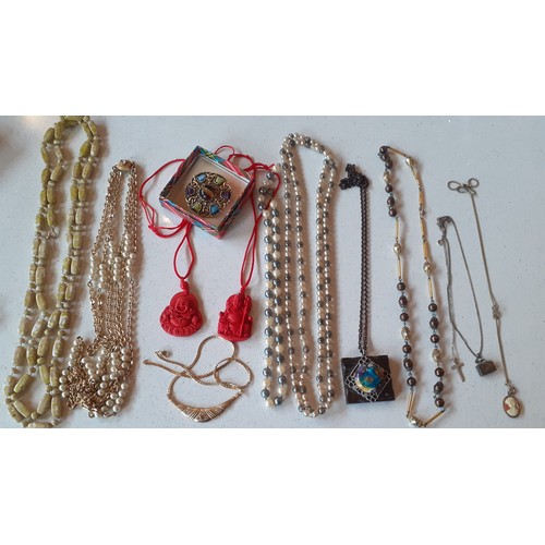 71 - A quantity of vintage costume jewellery to include 2 Scottish hard-stone brooches and others, fashio... 