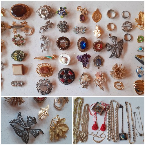 71 - A quantity of vintage costume jewellery to include 2 Scottish hard-stone brooches and others, fashio... 