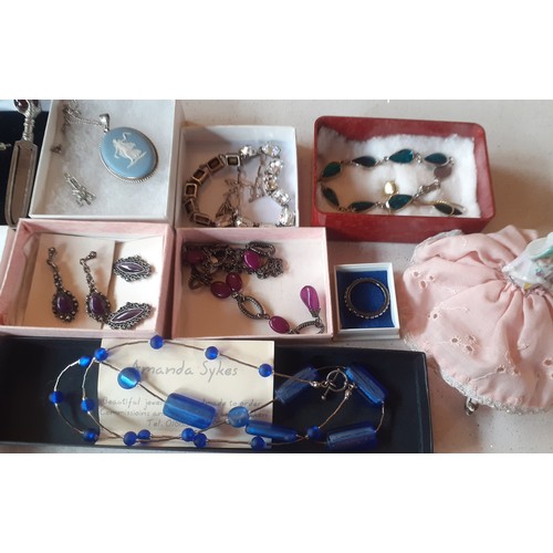 75 - A quantity of costume jewellery to include a Wedgwood blue Jasperware pendant on silver tone chain a... 