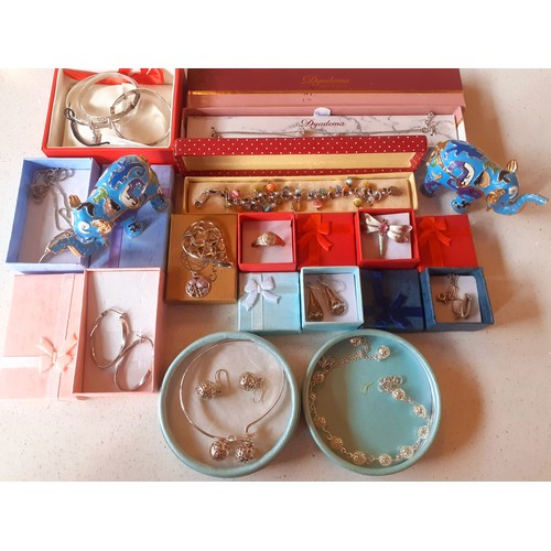 73 - A quantity of costume jewellery, mainly silver items, to include a modern Kit Heath silver adjustabl... 