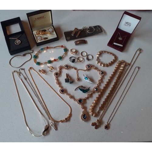 70 - A quantity of modern costume jewellery to include a boxed Franklin Mint Millenium Star crystal neckl... 