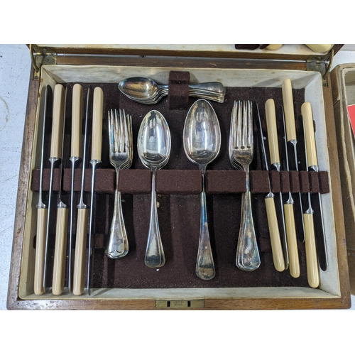 287 - Mixed household items to include treen and a vintage canteen of stainless steel cutlery by W R Humph... 