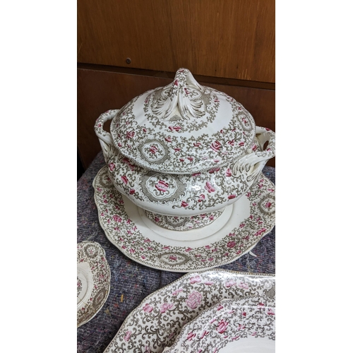 288 - A Minton Pekin Scroll part dinner service including platters, tureens and other items.
Location: 10-... 