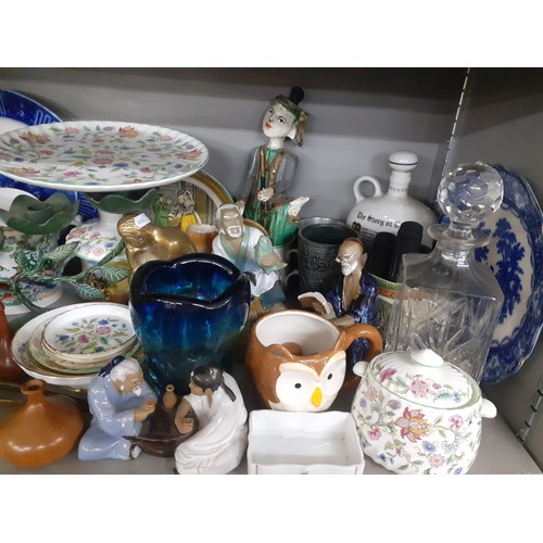 283 - Mixed ceramics and ornaments to include Minton Haddon Hall, Japanese figures and brass ornaments.
Lo... 