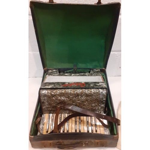 183 - A vintage Geraldo 24 piano accordion in case. Location:1.2
If there is no condition report, please r... 