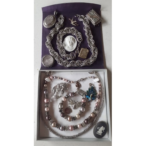 99 - A quantity of costume jewellery to include early 20th Century white metal brooches, a partial yellow... 