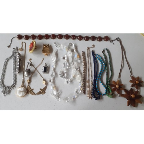 97 - A quantity of costume jewellery to include a vintage white and opaline glass bead chunky necklace (n... 