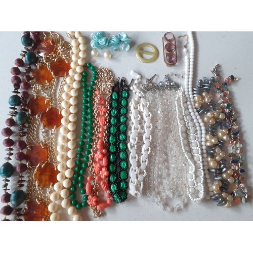 95 - A quantity of vintage costume jewellery, mainly Sarah Coventry, to include bead necklaces, 2 Sarah C... 