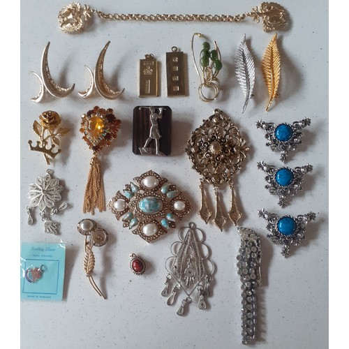 95 - A quantity of vintage costume jewellery, mainly Sarah Coventry, to include bead necklaces, 2 Sarah C... 