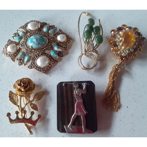 95 - A quantity of vintage costume jewellery, mainly Sarah Coventry, to include bead necklaces, 2 Sarah C... 