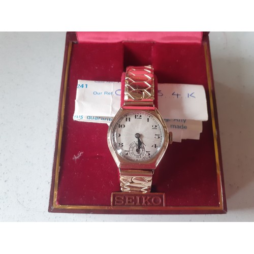 26 - A mid 20th Century 9ct gold cased gents wristwatch stamped 9ct and 375 to the interior on gold tone ... 