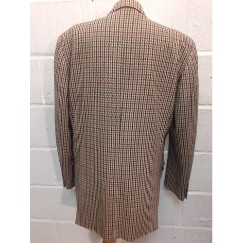 104 - A gents Courtenay of London woollen tweed jacket, approx 44