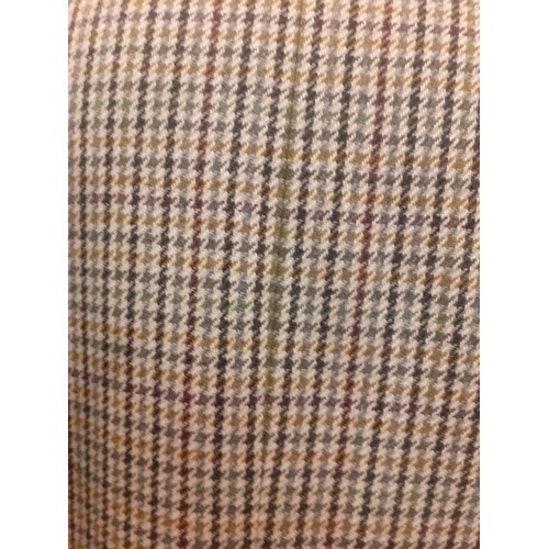 104 - A gents Courtenay of London woollen tweed jacket, approx 44