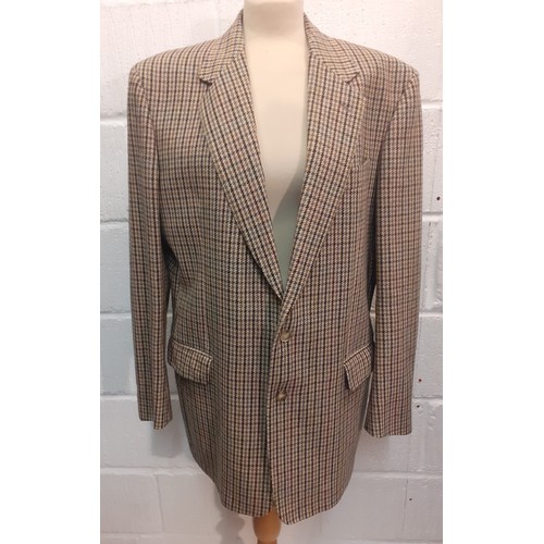 104 - A gents Courtenay of London woollen tweed jacket, approx 44