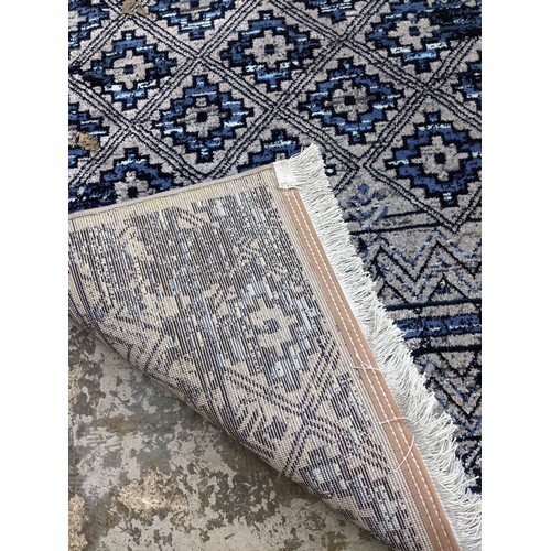 425 - A contemporary small Persian style, machine woven rug, floral design surrounding a central floral me... 