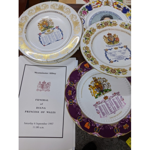 429 - A collection of Royal memorabilia to include two cased Spode plates, three Westminster Abbey Spode p... 