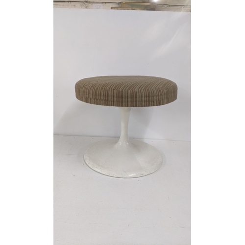 106 - A retro Knoll style tulip stool
Location: SL
If there is no condition report shown, please request