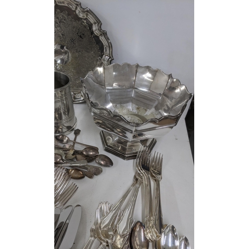 5 - A mixed lot to include silver plated items comprising a Mappin & Webb pedestal bowl, a Sheffield sil... 