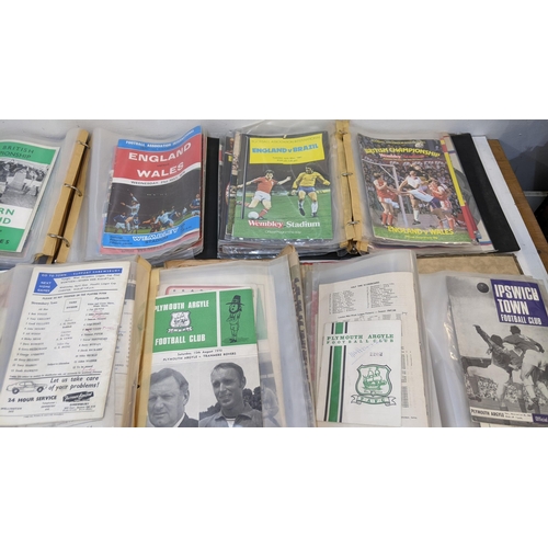 62 - A mixed lot of sporting related publications to include Playfair Cricket Annuals, International foot... 