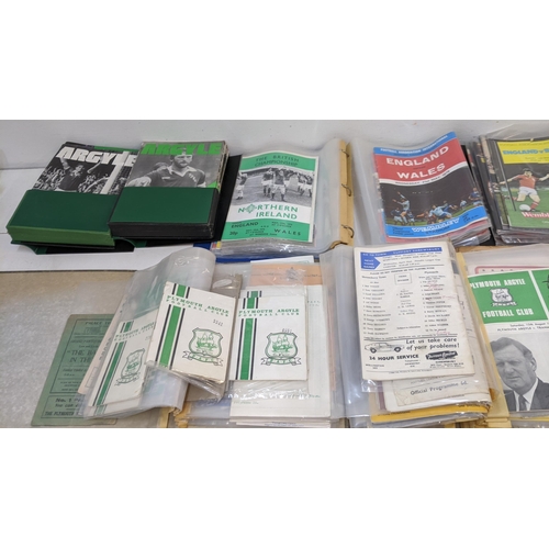 62 - A mixed lot of sporting related publications to include Playfair Cricket Annuals, International foot... 