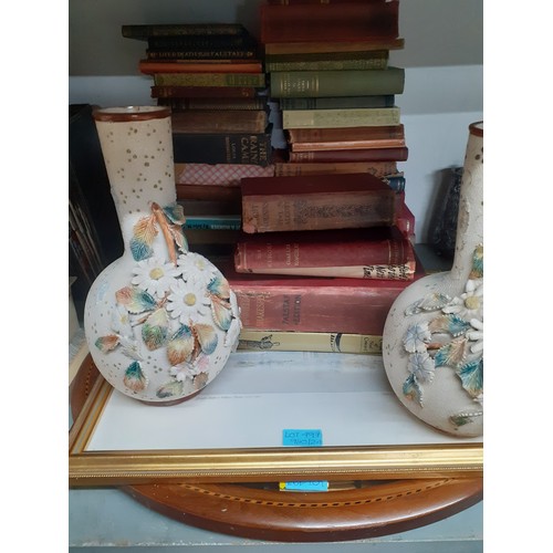 497 - A mixed lot comprising a pair of floral relief vases and vintage books to include a 1996 Folio Socie... 