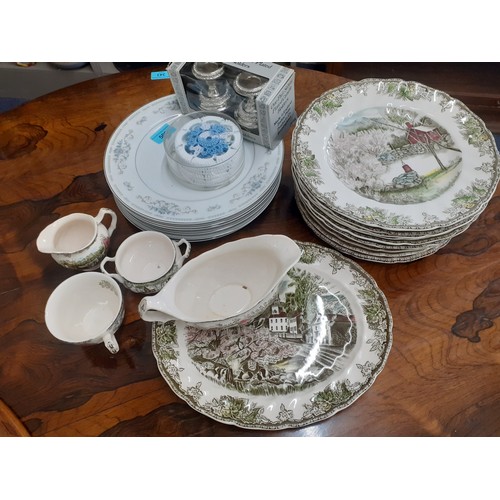 500 - A quantity of late 20th Century Japanese bone china 'Diane' dinner plates and other household items.... 