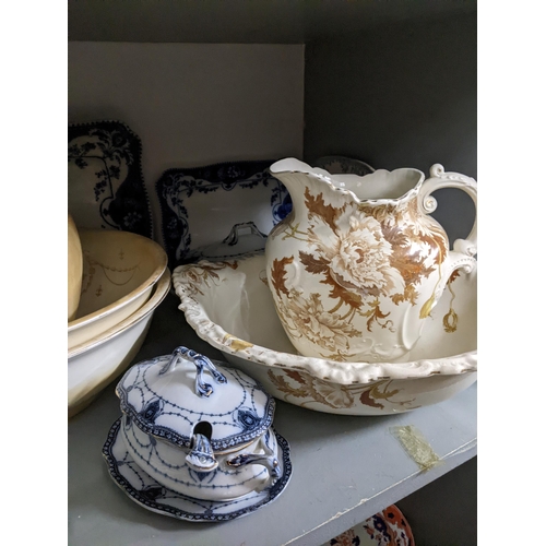 80 - A quantity of Victorian ceramic table ware and wash bowls to include Ford & Sons blue and white Dudl... 