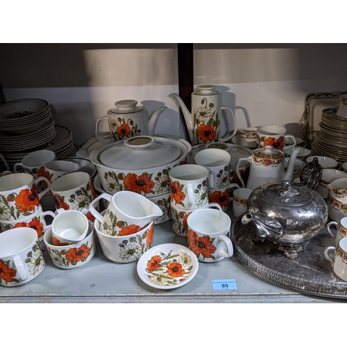 89 - A lot to include a J G Meakin Poppy pattern dinner, tea and coffee service, comprising approximately... 