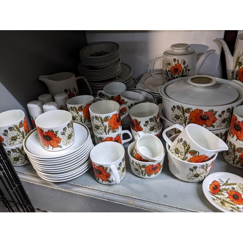 89 - A lot to include a J G Meakin Poppy pattern dinner, tea and coffee service, comprising approximately... 